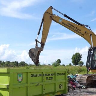 Amsakar-Li Claudia Pimpin Aksi Bersih Sampah saat Peringatan Hari Lingkungan Hidup Sedunia