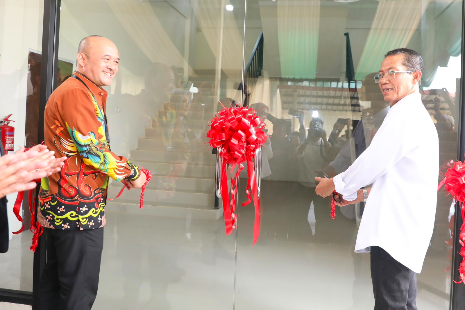 Tingkatkan Layanan Publik, Amsakar Resmikan Gedung Arsip dan Musala PN Batam