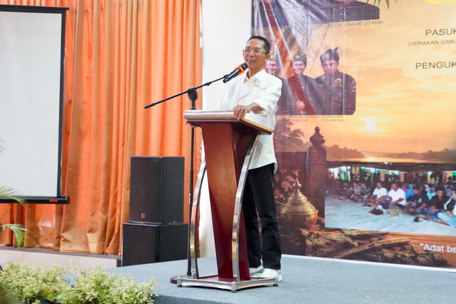 Amsakar Lantik Panglima Sambang Kota Batam, Ajak Organisasi Adat Perkuat Persatuan