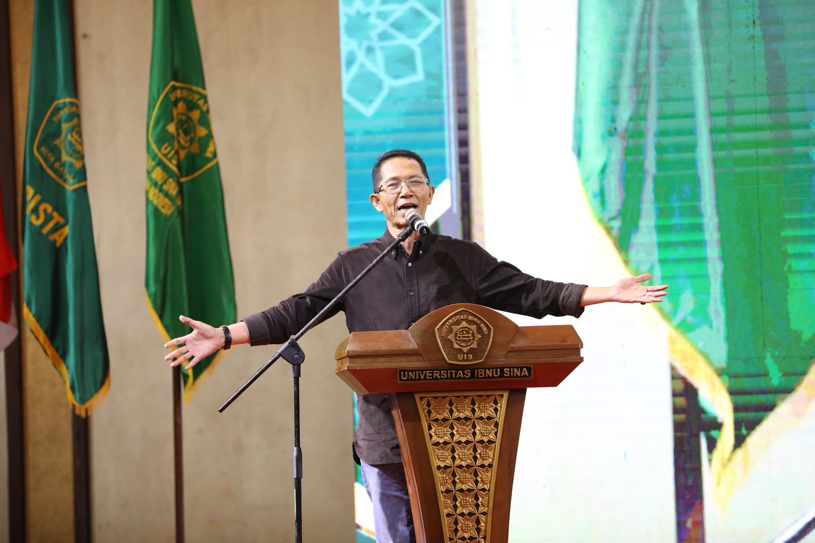 Amsakar Kobarkan Semangat 1.600 Mahasiswa Baru UIS, Dorong Generasi Unggul Berdaya Saing Global